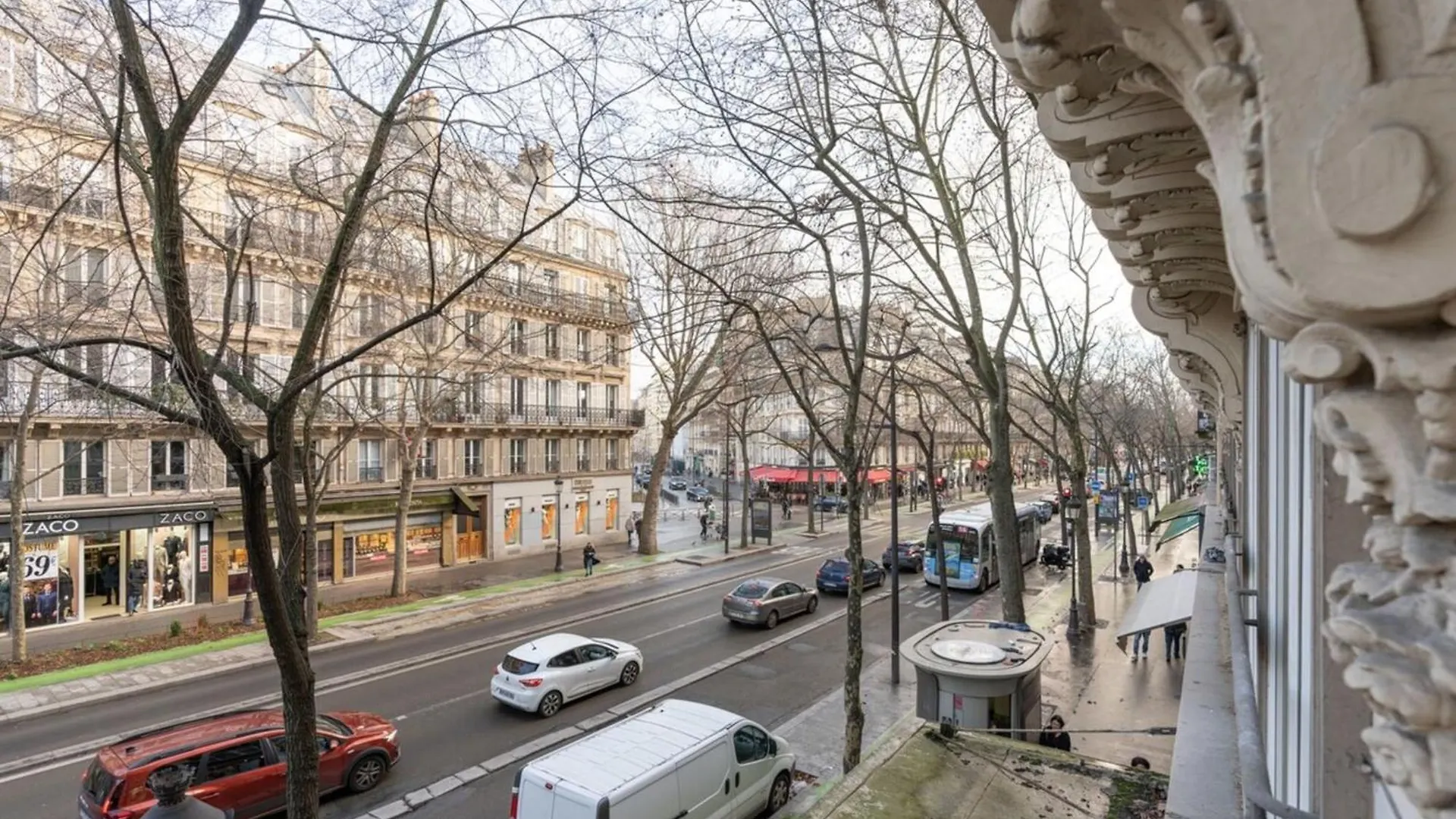 Modern Open-Air Apartment Near Montmartre Parigi Francia