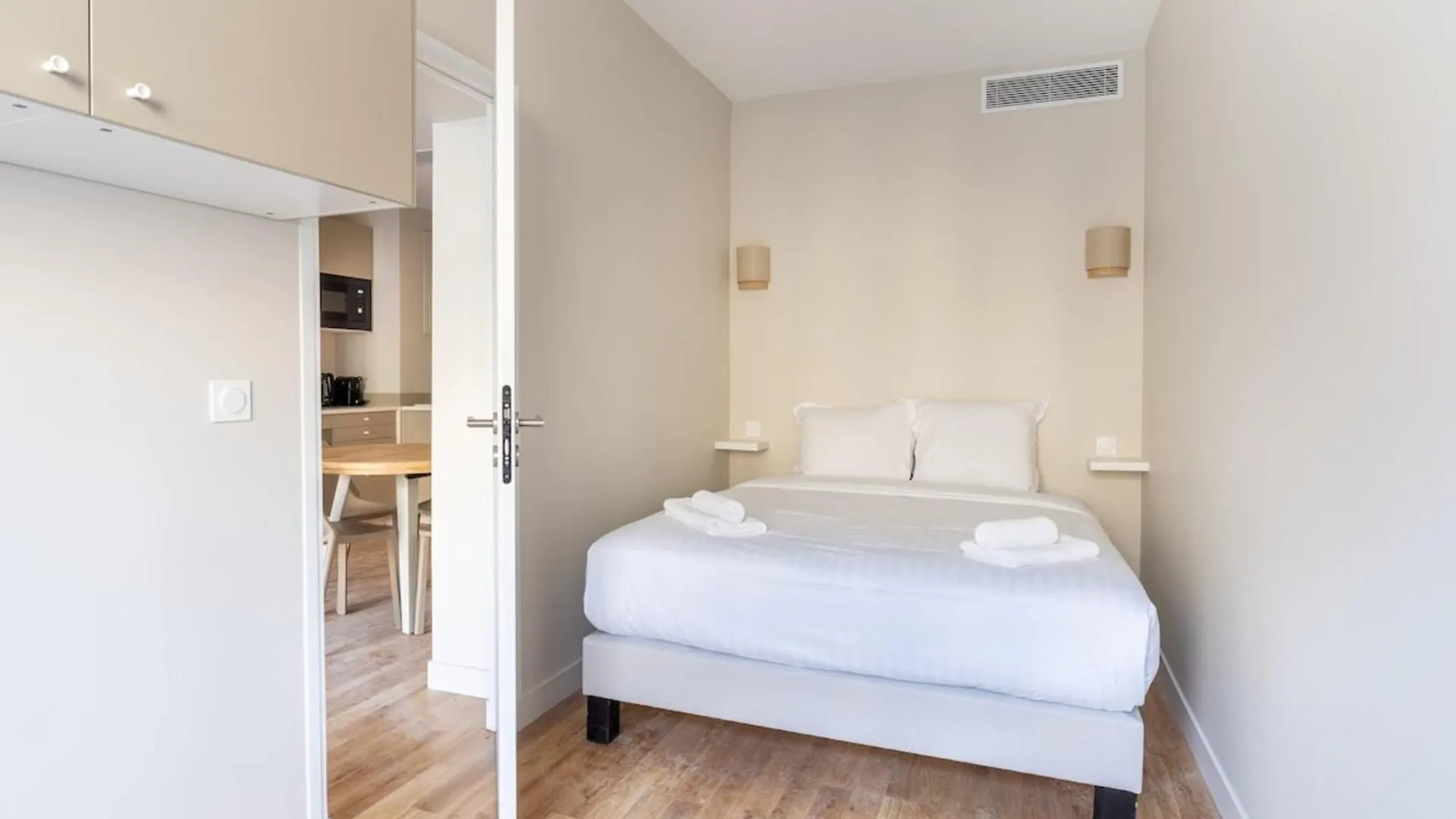 Modern Open-Air Apartment Near Montmartre Paris 0*,