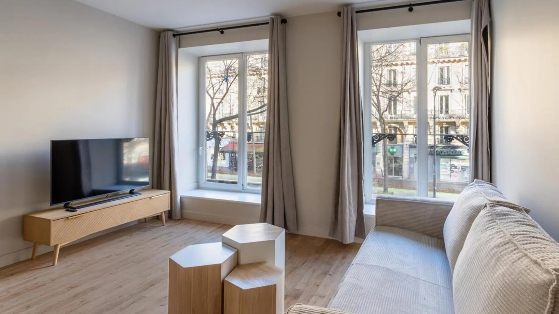 Modern Open-Air Apartment Near Montmartre Paris 0*,  France