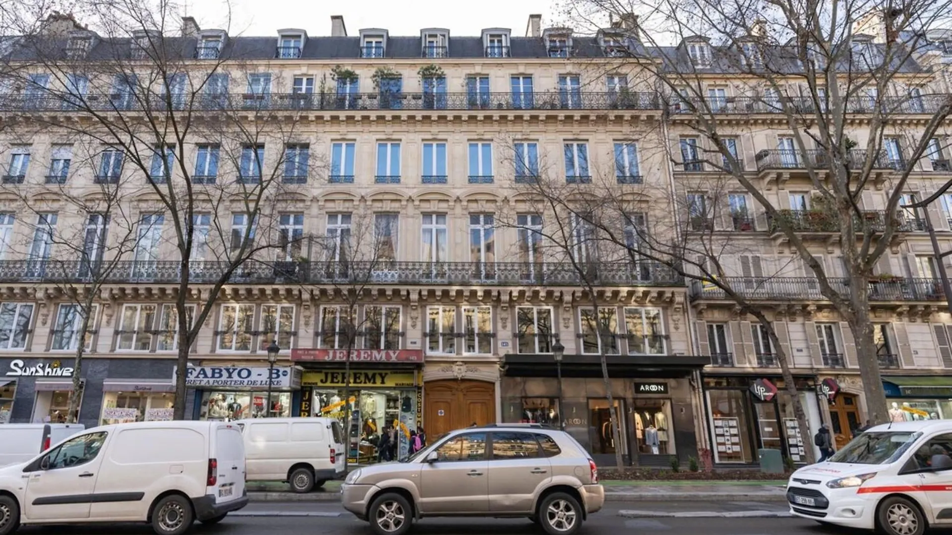 Modern Open-Air Apartment Near Montmartre Paris